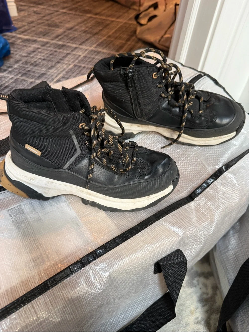 Zara Black High-Top Casual Sneakers with Contrasting White Midsole